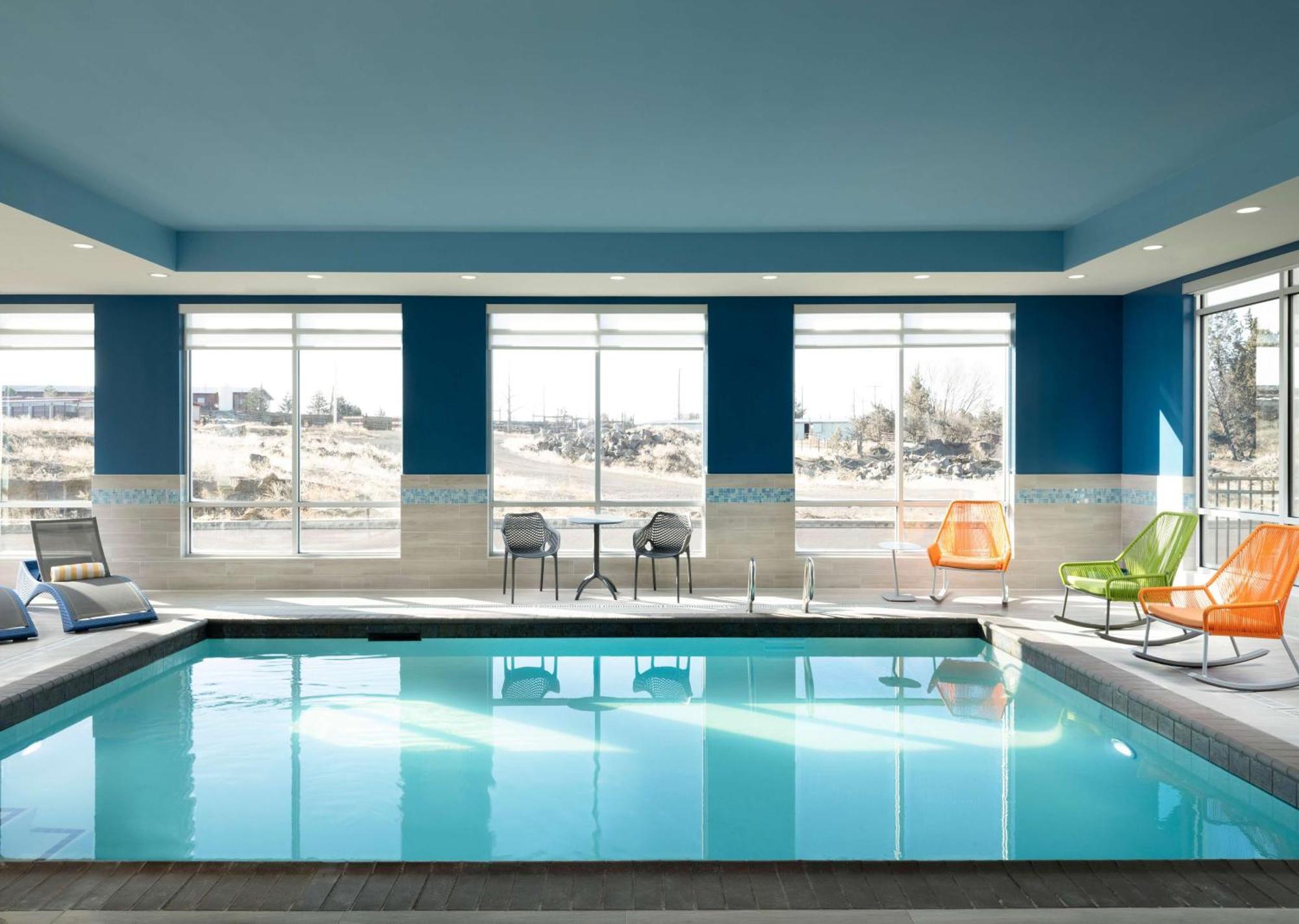 Hampton Inn Redmond Bend Airport Экстерьер фото