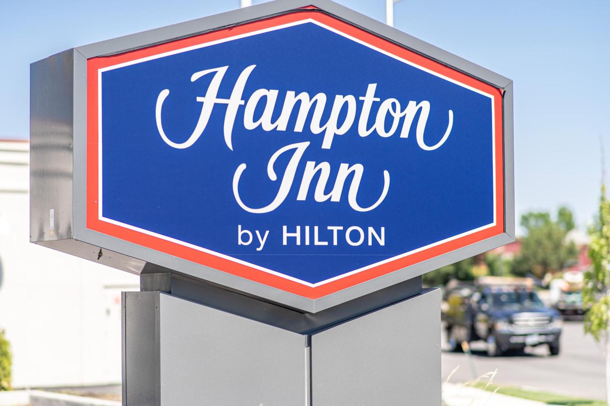 Hampton Inn Redmond Bend Airport Экстерьер фото