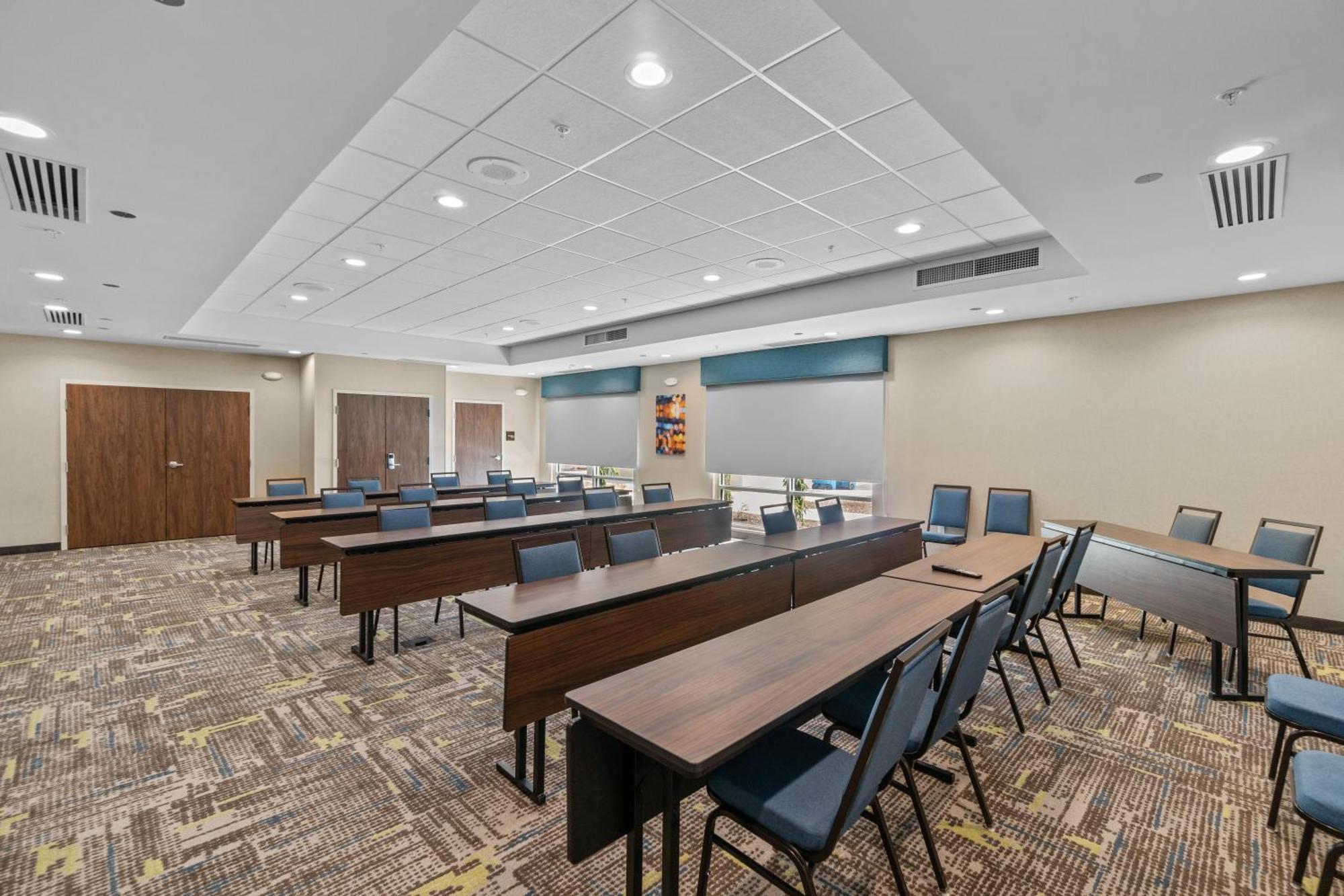 Hampton Inn Redmond Bend Airport Экстерьер фото