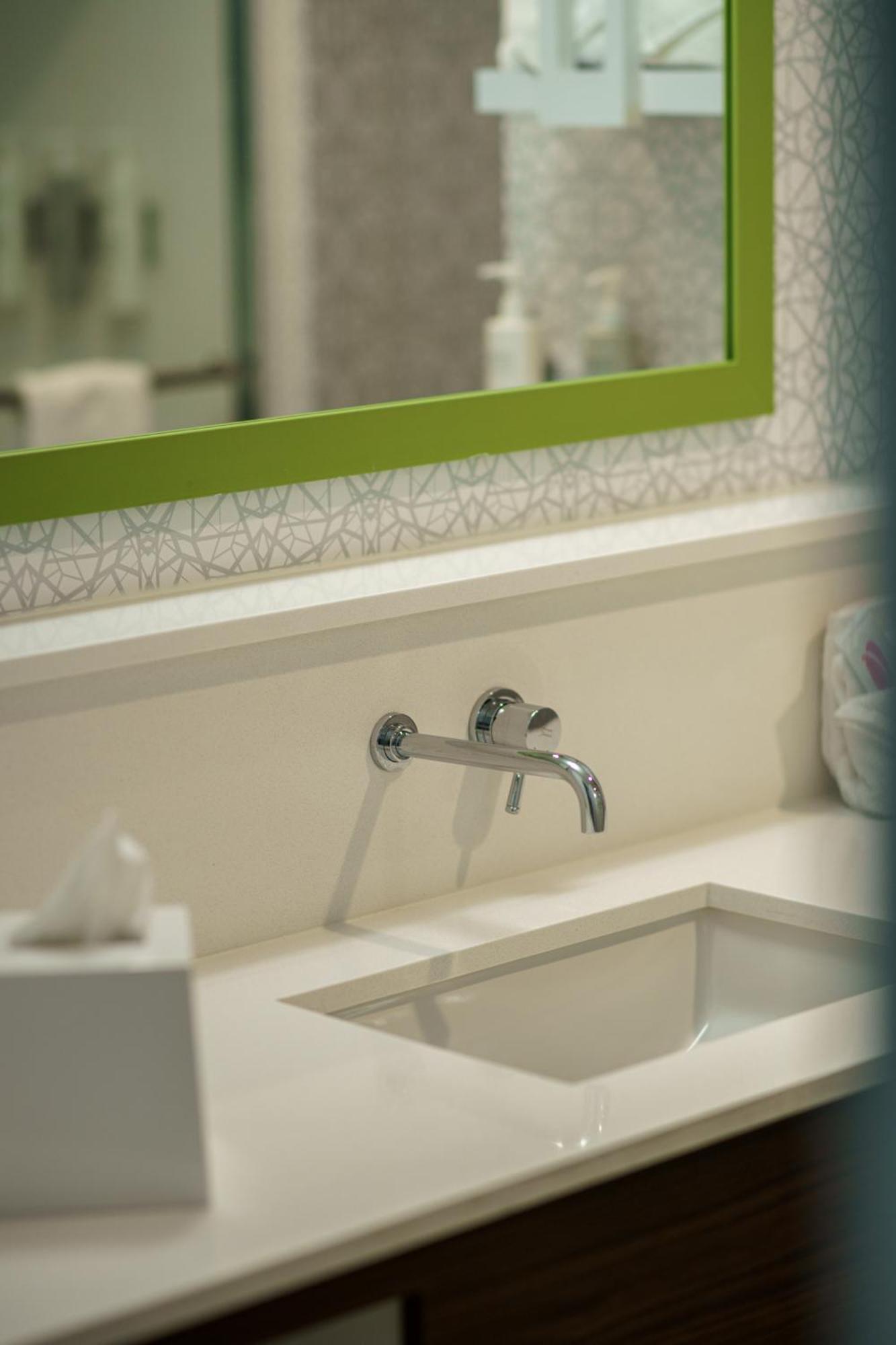 Hampton Inn Redmond Bend Airport Экстерьер фото