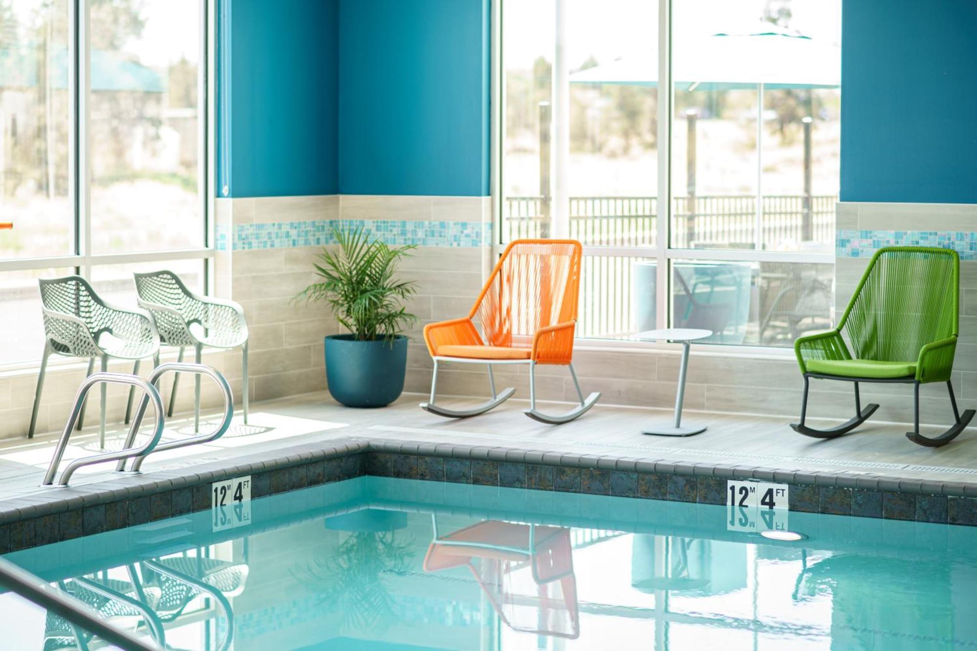 Hampton Inn Redmond Bend Airport Экстерьер фото