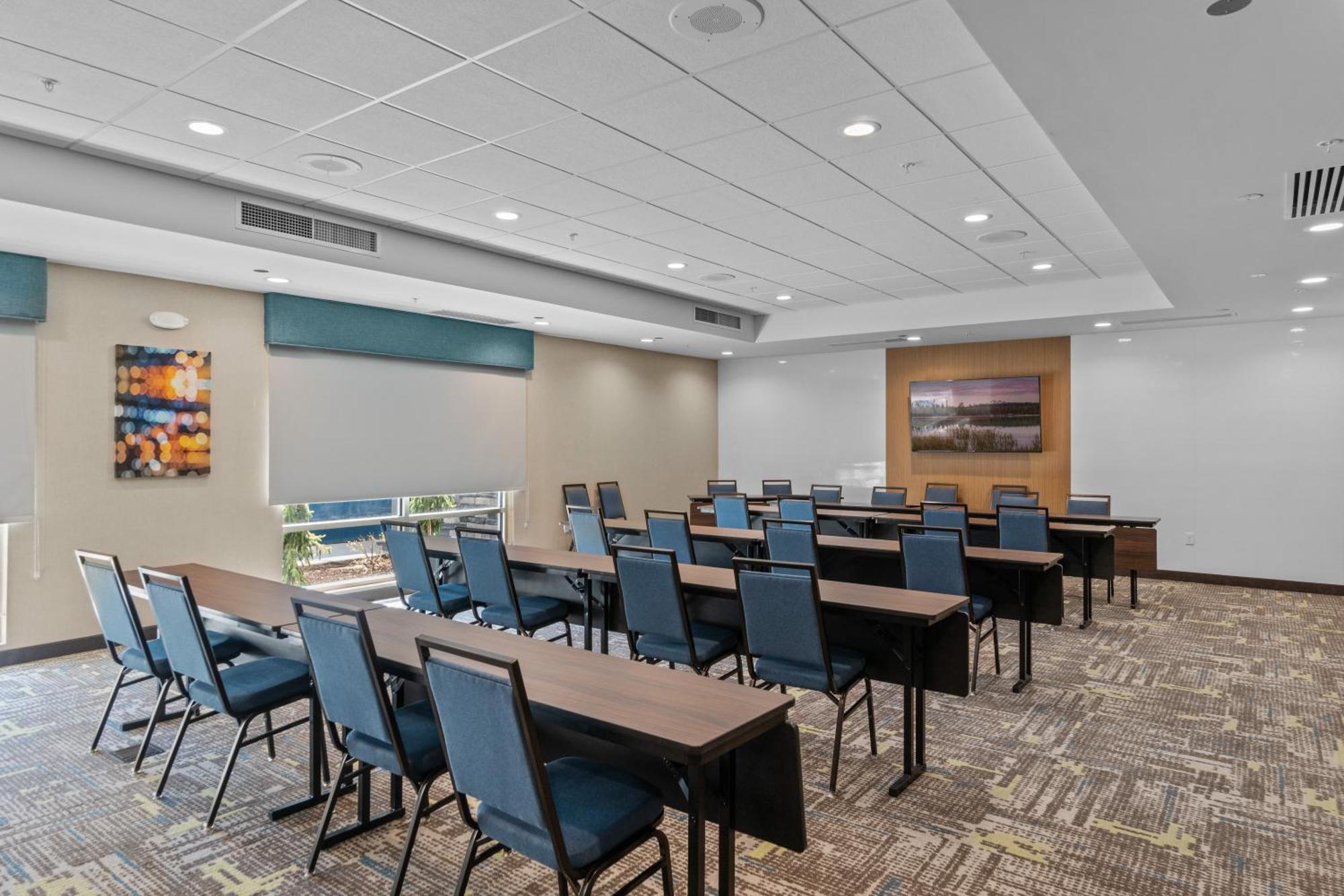 Hampton Inn Redmond Bend Airport Экстерьер фото